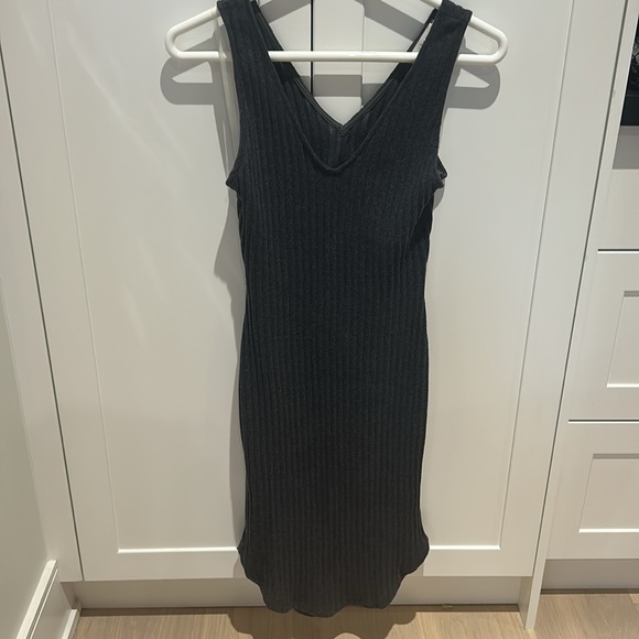 Grey ribbed backless dress - Picture 4 of 4